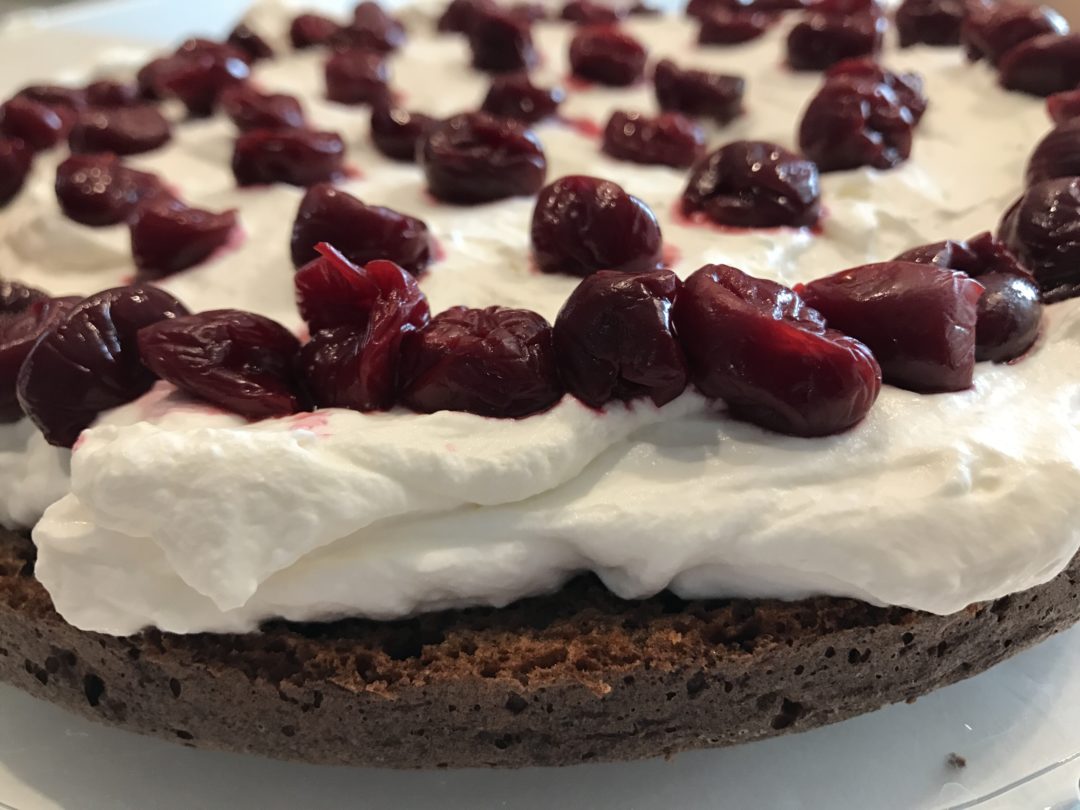 KETO BLACK FOREST CAKE 🍒KETO LCHF SCHWARZWALD CAKE 🎂👑 🍒 Family On Keto