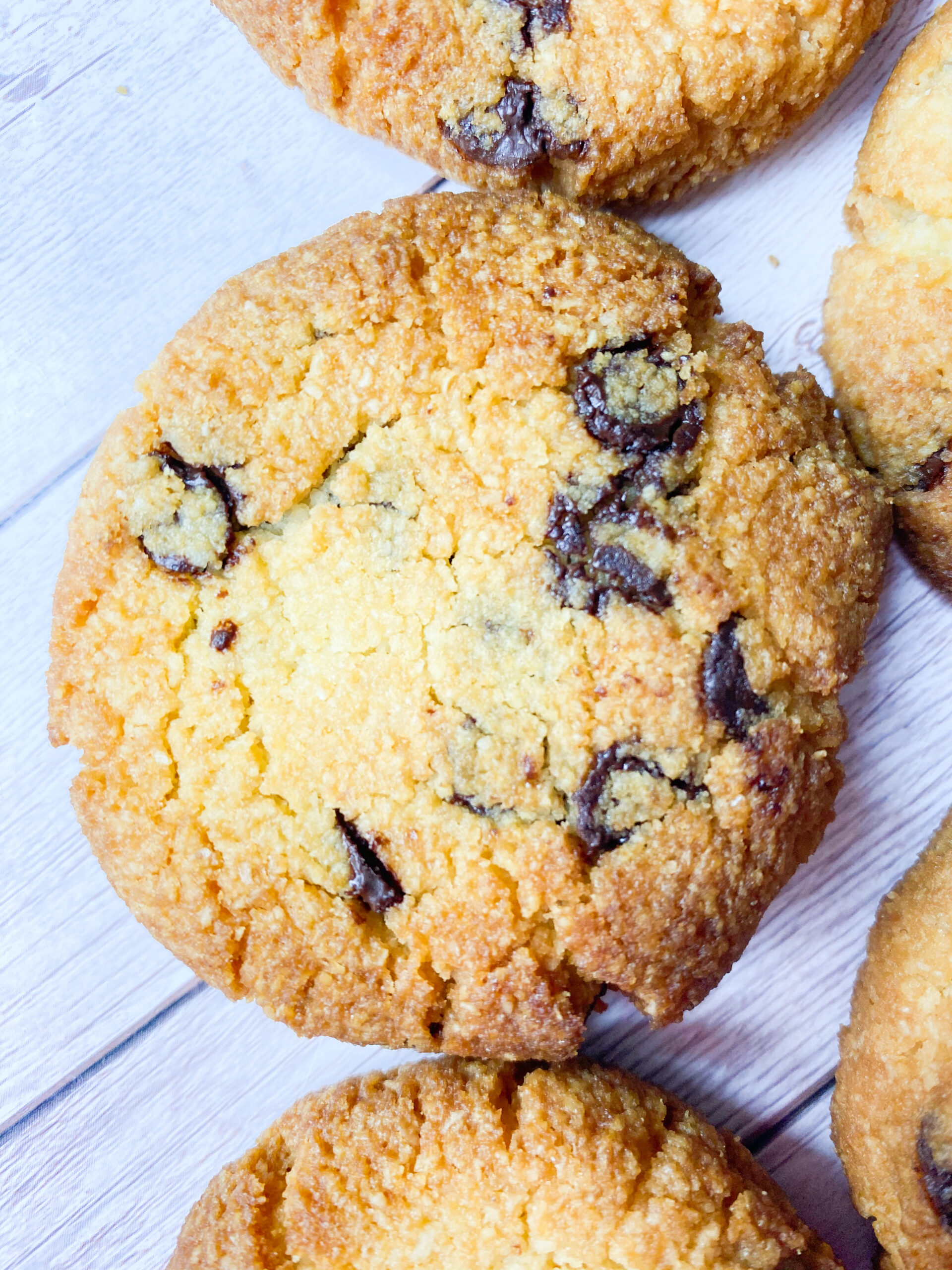 Keto almond flour chocolate chip cookies - Family On Keto